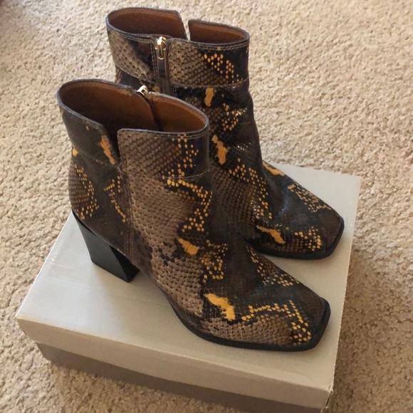 Franco Sarto chunky heel ankle boots - Picture 1 of 4